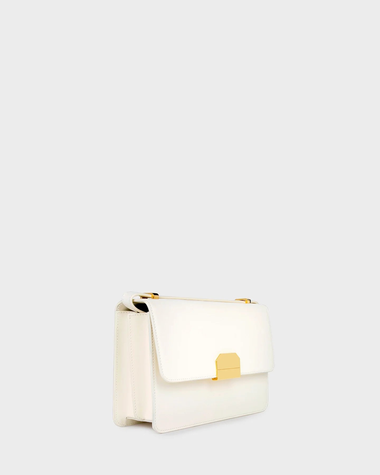 Alex In Cream Leather three quarters view
